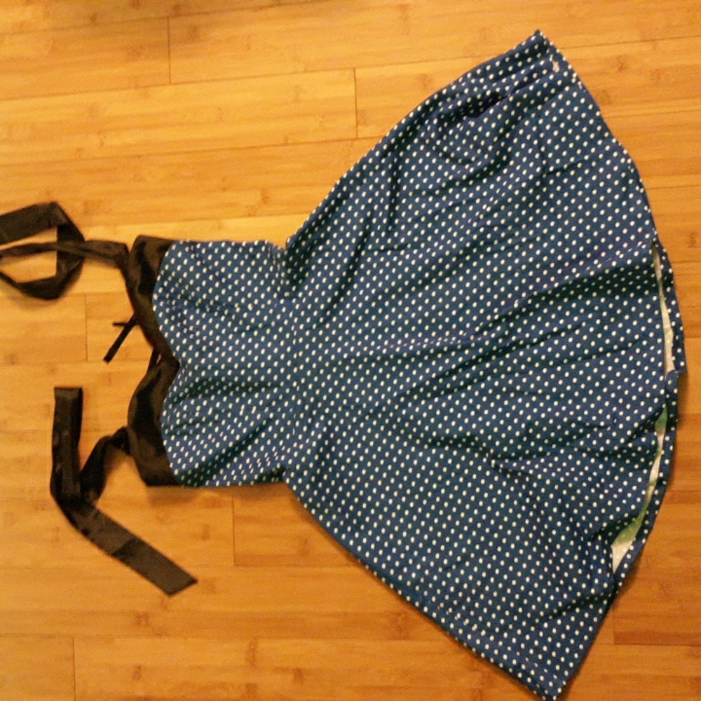 Spotted 50s dress